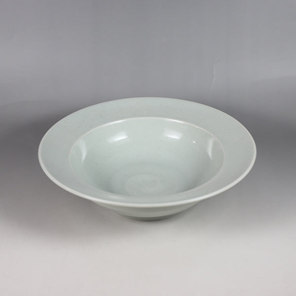 Arita PorcelainLab product Kabuto bowl (middle: Yi Dynasty white porcelain)