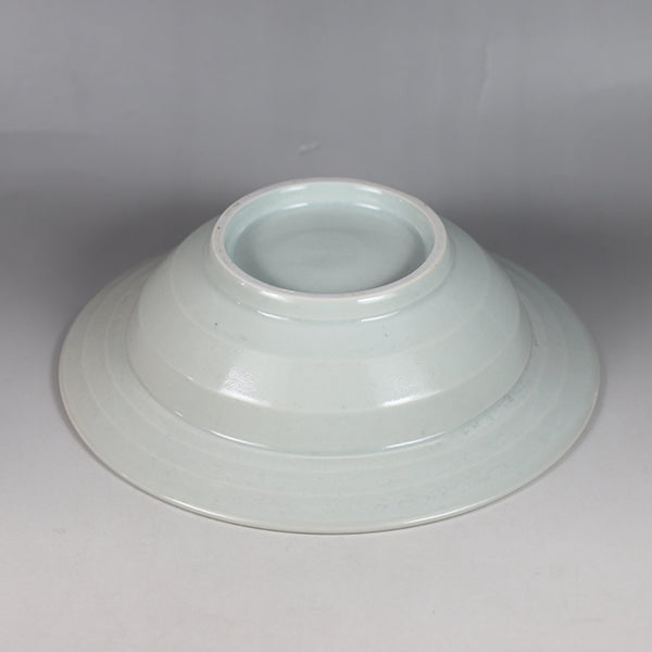 Arita PorcelainLab product Kabuto bowl (middle: Yi Dynasty white porcelain)