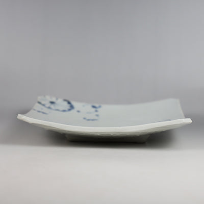 Corner cut square plate by AritaPorcelainLab (chrysanthemum painting)