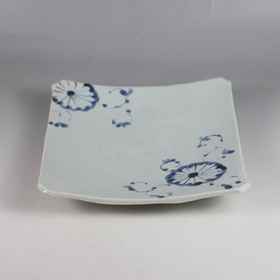 Corner cut square plate by AritaPorcelainLab (chrysanthemum painting)