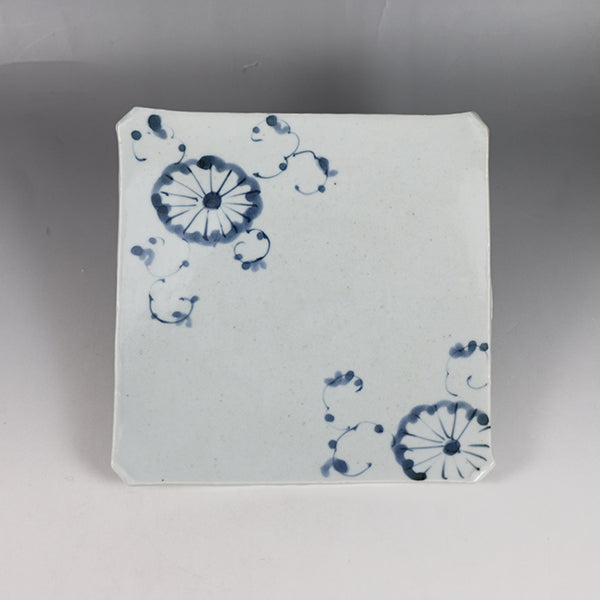 Corner cut square plate by AritaPorcelainLab (chrysanthemum painting)