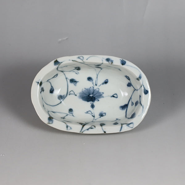 Oval bean bowl by AritaPorcelainLab (sometsuke manryaku)