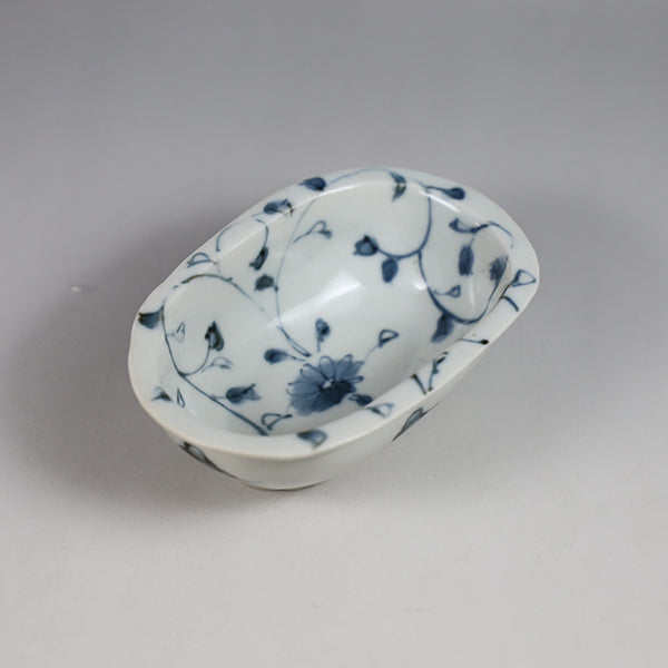 Oval bean bowl by AritaPorcelainLab (sometsuke manryaku)