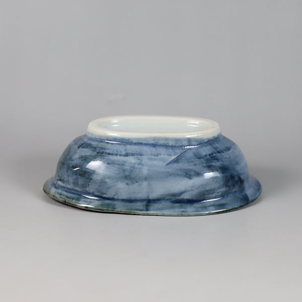 Oval bean bowl by Arita PorcelainLab (Gosumaki)