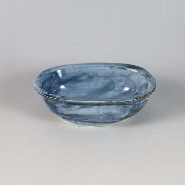 Oval bean bowl by Arita PorcelainLab (Gosumaki)