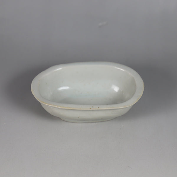 Oval bean bowl by AritaPorcelainLab (Yi Dynasty white porcelain)