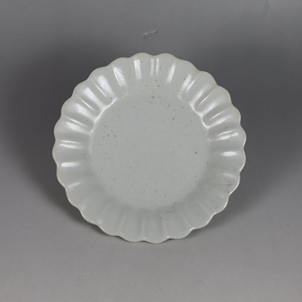 Chrysanthemum-shaped small plate by Arita PorcelainLab (Yi Dynasty white porcelain)