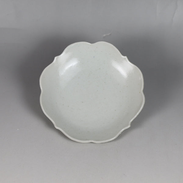 Four-sided small plate by AritaPorcelainLab (Yi Dynasty white porcelain)