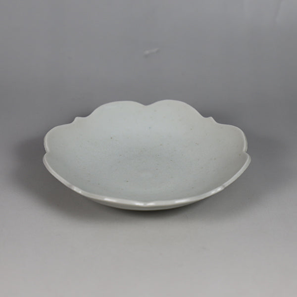 Four-sided small plate by AritaPorcelainLab (Yi Dynasty white porcelain)