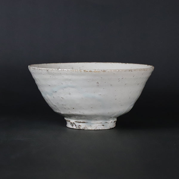 Kobiki tea bowl by Hiomi Takesue