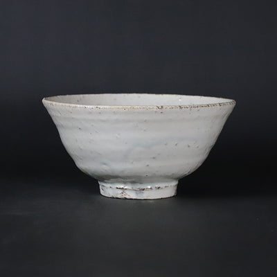 Kobiki tea bowl by Hiomi Takesue