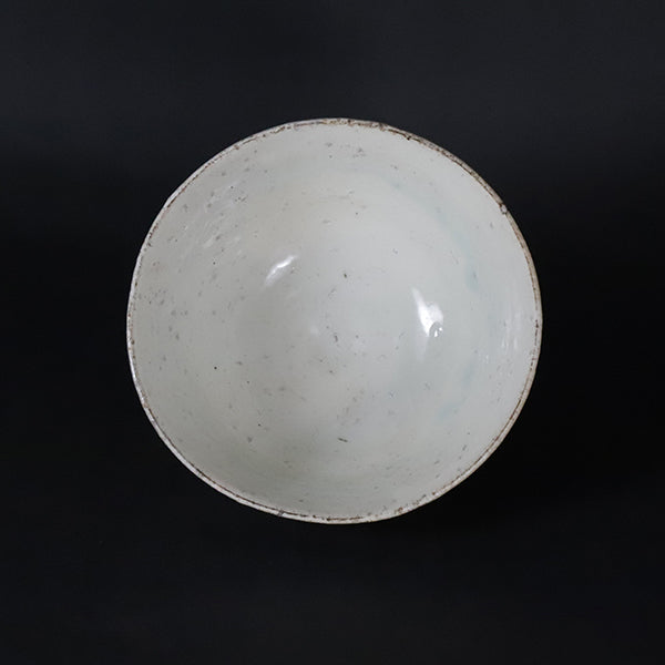 Kobiki tea bowl by Hiomi Takesue