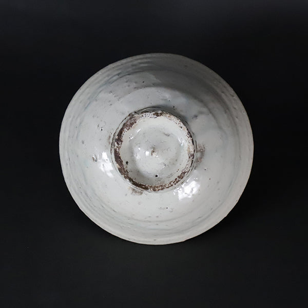 Kobiki tea bowl by Hiomi Takesue