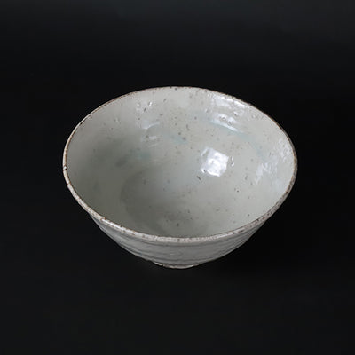 Kobiki tea bowl by Hiomi Takesue