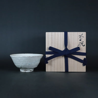 Kobiki tea bowl by Hiomi Takesue