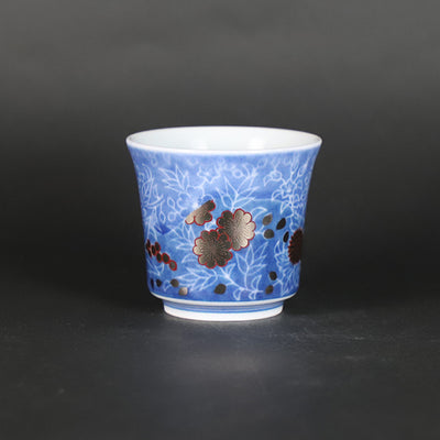 14th generation Imaizumi Imaemon Guinomi Sake cup with overglaze enamel indigo blue ink ink splashing flower design