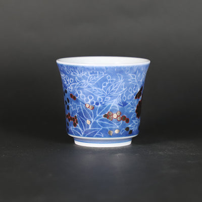 14th generation Imaizumi Imaemon Guinomi Sake cup with overglaze enamel indigo blue ink ink splashing flower design