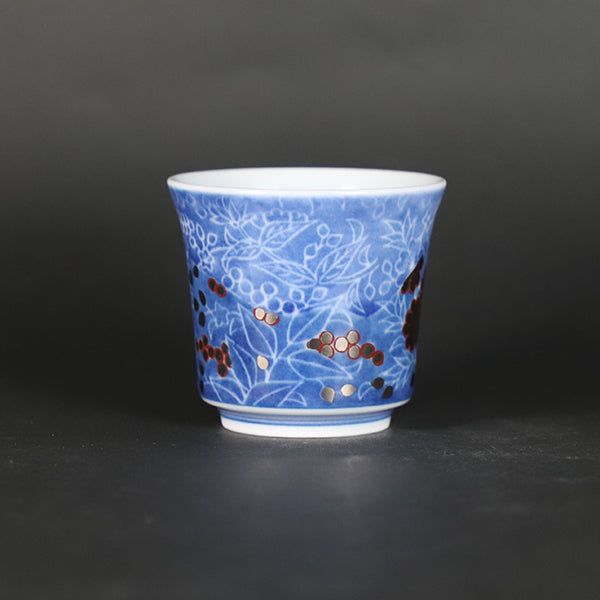 14th generation Imaizumi Imaemon Guinomi Sake cup with overglaze enamel indigo blue ink ink splashing flower design