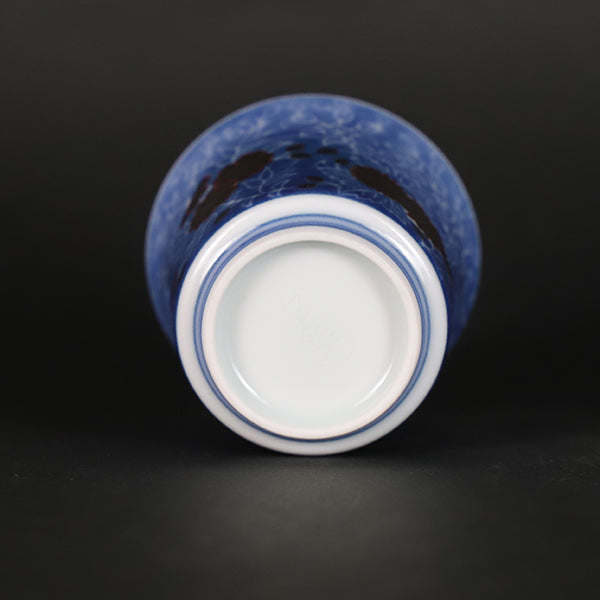 14th generation Imaizumi Imaemon Guinomi Sake cup with overglaze enamel indigo blue ink ink splashing flower design