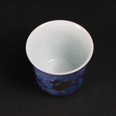 14th generation Imaizumi Imaemon Guinomi Sake cup with overglaze enamel indigo blue ink ink splashing flower design