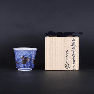 14th generation Imaizumi Imaemon Guinomi Sake cup with overglaze enamel indigo blue ink ink splashing flower design