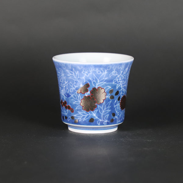 14th generation Imaizumi Imaemon Guinomi Sake cup with overglaze enamel indigo blue ink ink splashing flower design