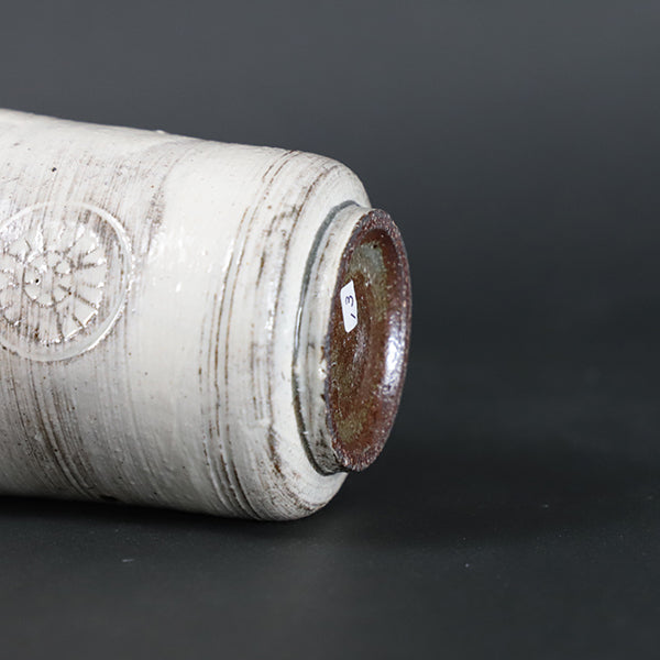 内村慎太郎 作 粉青狂言袴湯呑 – ギャラリー一番館オンラインショップ