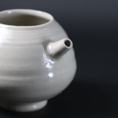Yoshihisa Ishii white porcelain pot 2