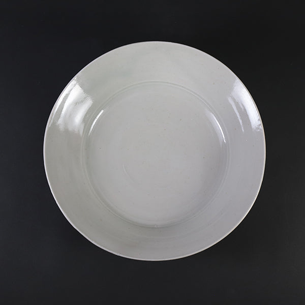 White porcelain 7-inch flat bowl by Masahiro Takehana