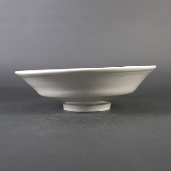 White porcelain 7-inch flat bowl by Masahiro Takehana