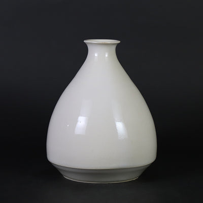 Sake bottle by Hanako Nakazato