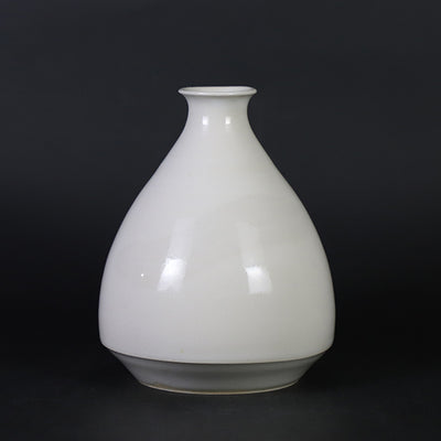 Sake bottle by Hanako Nakazato