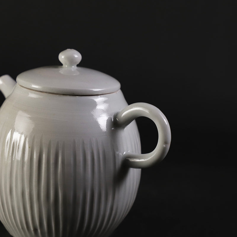 White porcelain tea by Masahiro Takehana