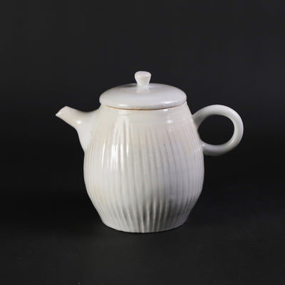 White porcelain tea by Masahiro Takehana