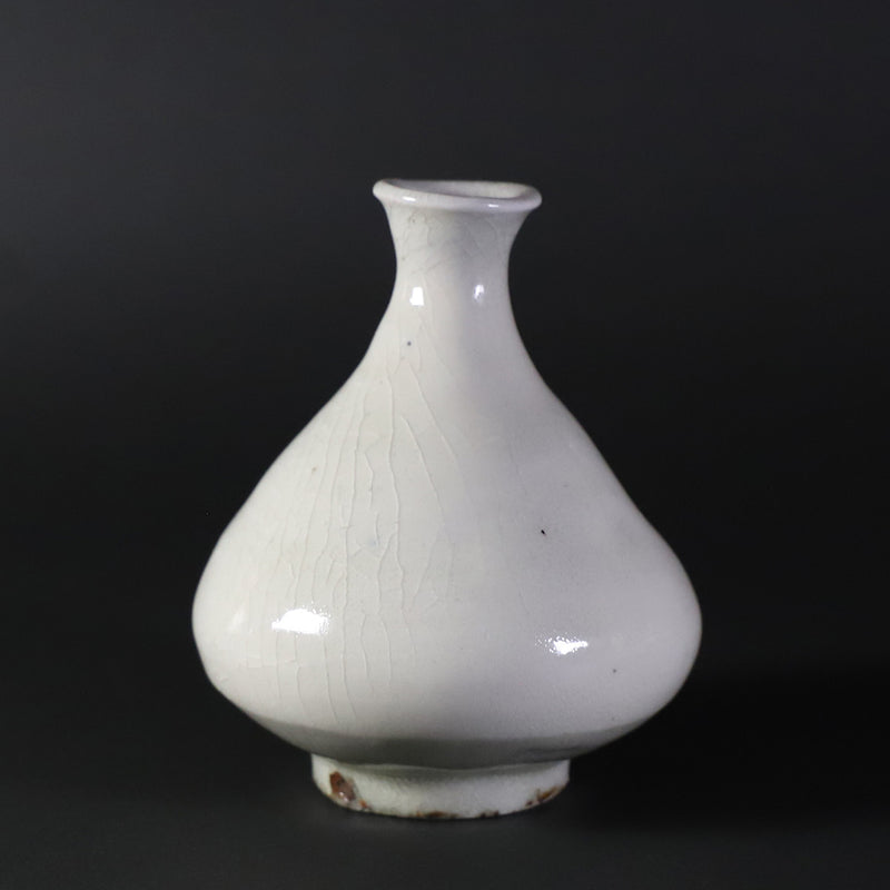 White porcelain sake bottle by Soichiro Maruta