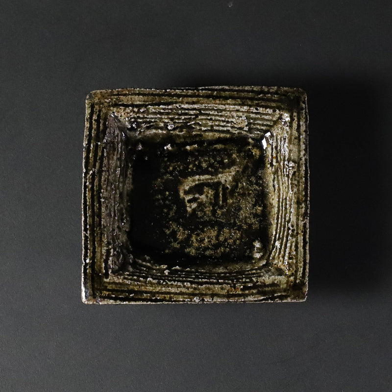 Yu Maruta with blue karatsu comb eyes