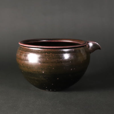 中里太亀　作　黒釉片口