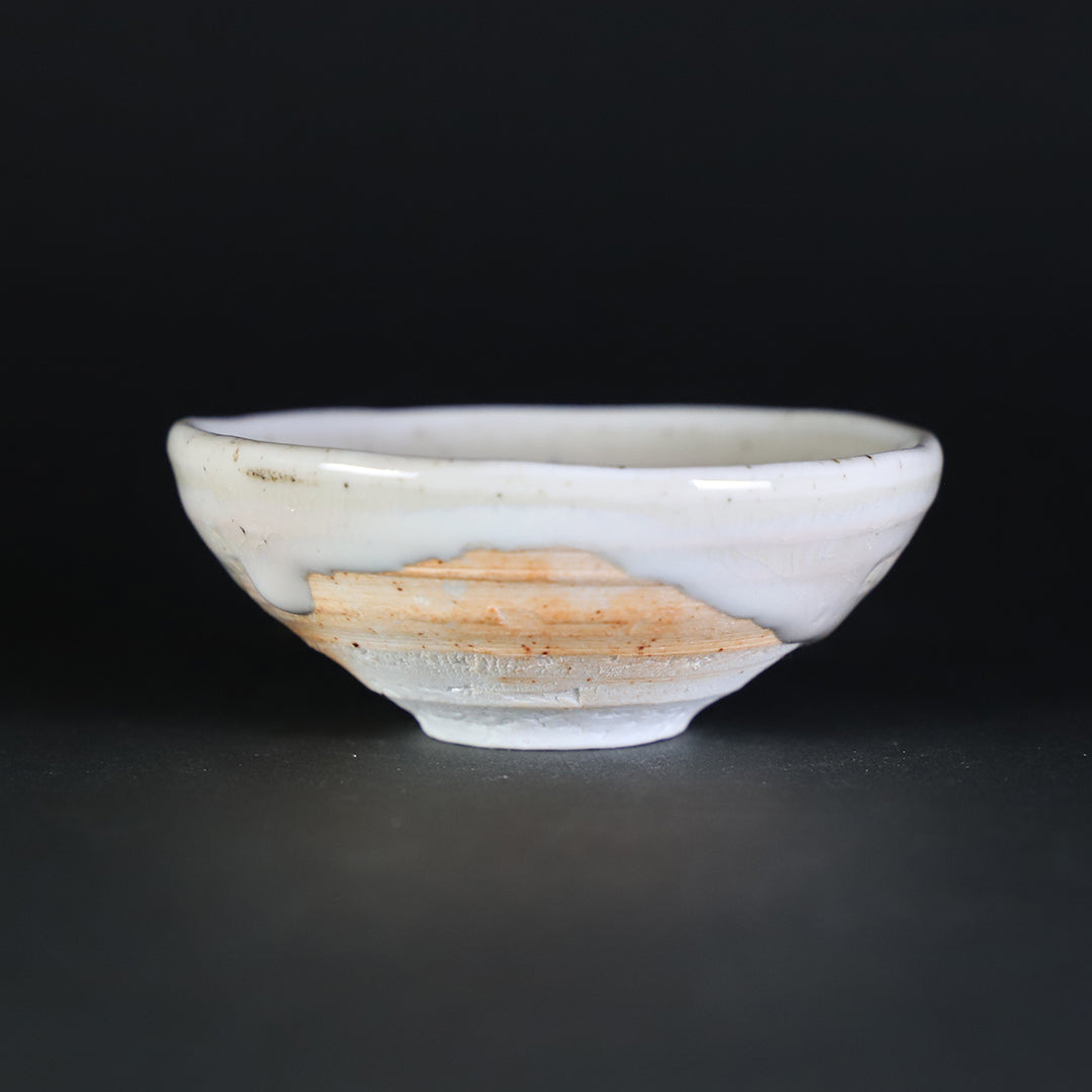 岡本作礼　絵斑唐津　ぐい呑み　唐津焼　共箱　抜群の上り 岡本作礼 絵斑唐津 ぐい呑み 唐津焼 共箱 抜群の上り