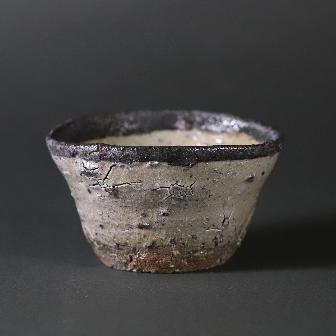 丸田雄 作 唐津皮鯨ぐい呑 3 – ギャラリー一番館オンラインショップ