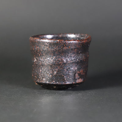 Black Karatsu sake cup 2 by Kota Tanaka