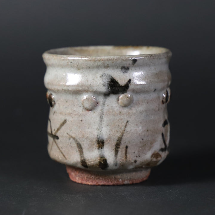 唐津焼　岡本作礼　黄唐津ぐい呑 唐津焼 岡本作礼 黄唐津ぐい呑 岡本作礼 作 絵唐津平ぐい呑（No.