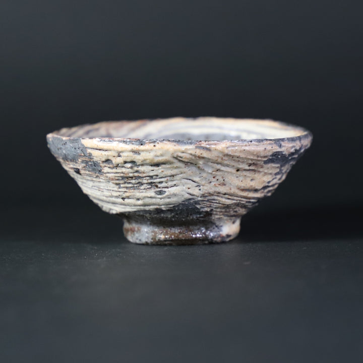 田中孝太 作 刷毛目ぐい呑1 – ギャラリー一番館オンラインショップ