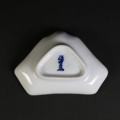 Gen-emon Kiln Red Plum Plum Crest Mt. Fuji Shape Hand Salt Plate