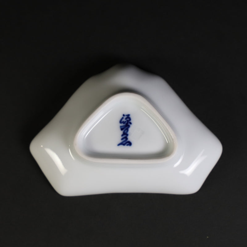 Gen-emon Kiln Red Plum Plum Crest Mt. Fuji Shape Hand Salt Plate