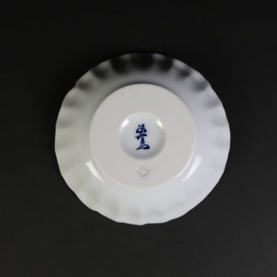 Gen-emon Kiln Hand-salted plate with round chrysanthemum pattern