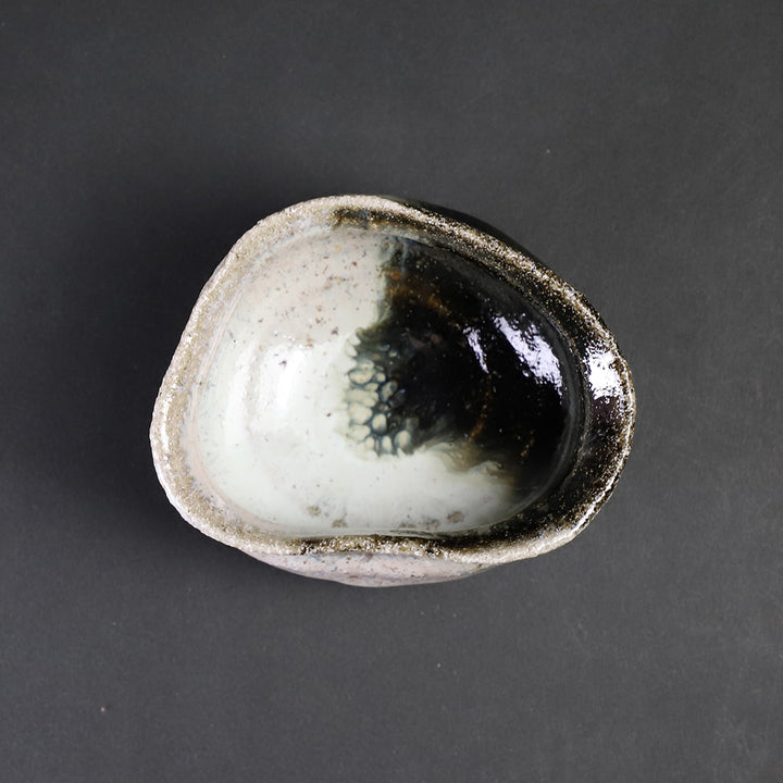 岡本作礼 作 朝鮮唐津沓ぐい呑 – ギャラリー一番館オンライン