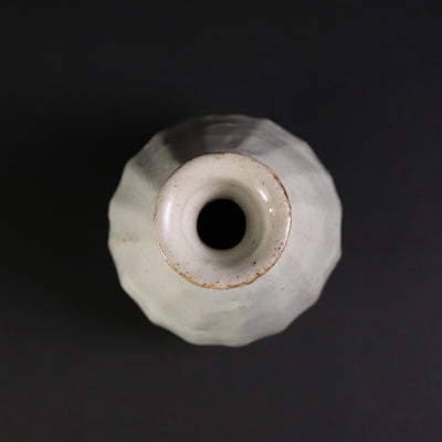 Takesue Hiomi's powdered chamfered sake bottle