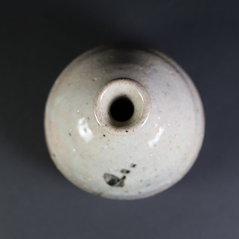 Written by Sakurei Okamoto, pictured Karatsu Tokkuri