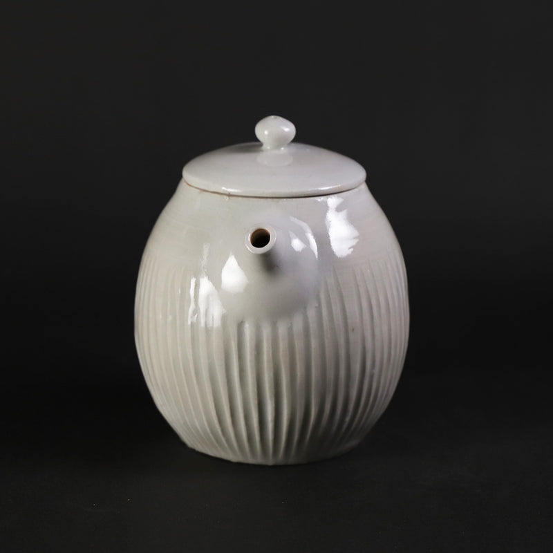 White porcelain tea by Masahiro Takehana