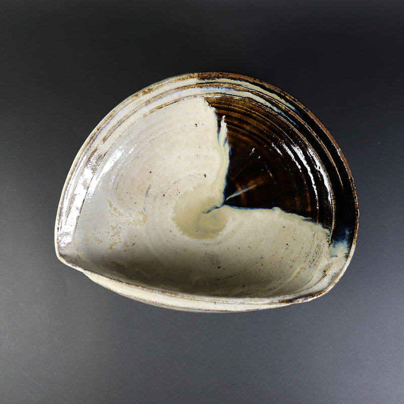 Korean Karatsu abalone bowl by Okamoto Sakurei